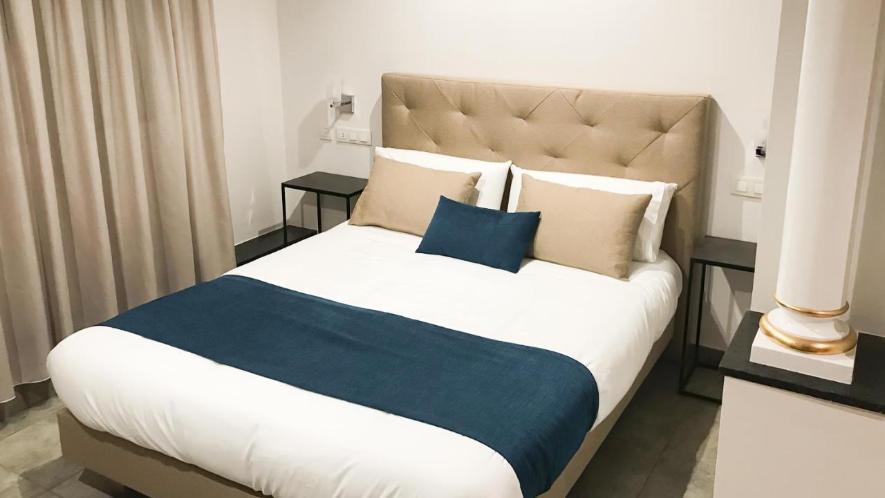 Hotel Duque De Calabria มานซาเนรา ภายนอก รูปภาพ