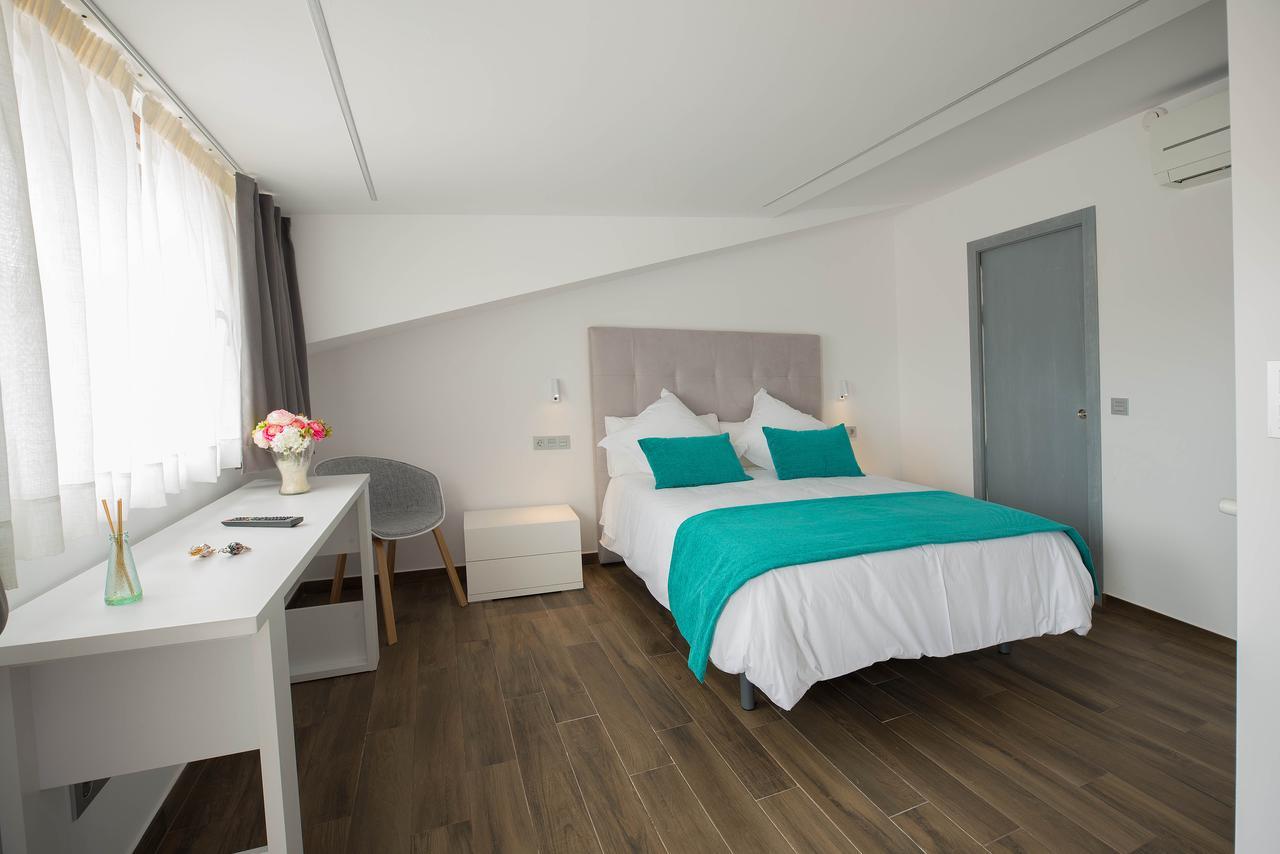 Hotel Duque De Calabria มานซาเนรา ภายนอก รูปภาพ